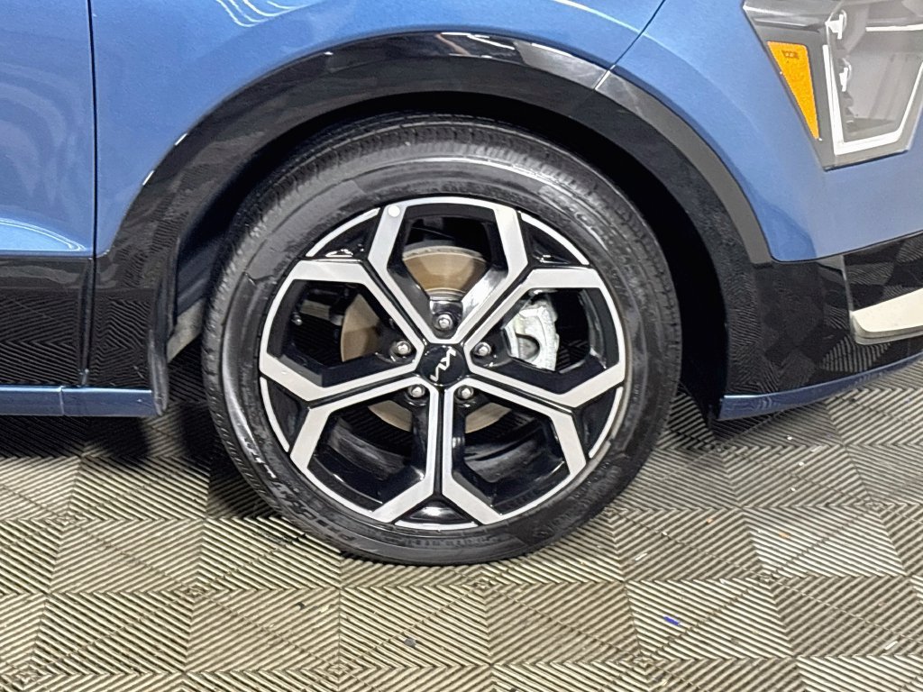 Used 2024 Kia Niro SX Touring FWD image 24