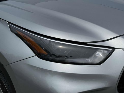 Used 2022 Toyota Highlander LE image 8