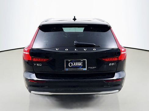 Used 2025 Volvo V60 B5 Cross Country Plus AWD/4WD image 6