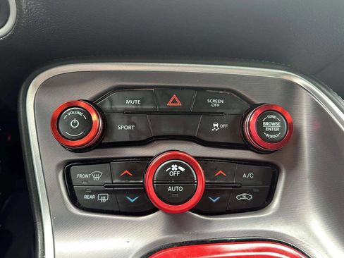 Used 2019 Dodge Challenger SXT RWD image 27