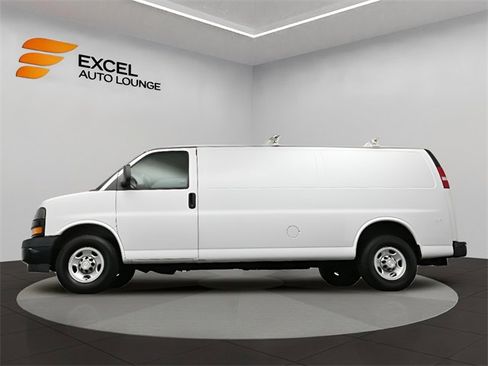 Used 2018 Chevrolet Express 2500 Extended w/ Driver Convenience Package image 25