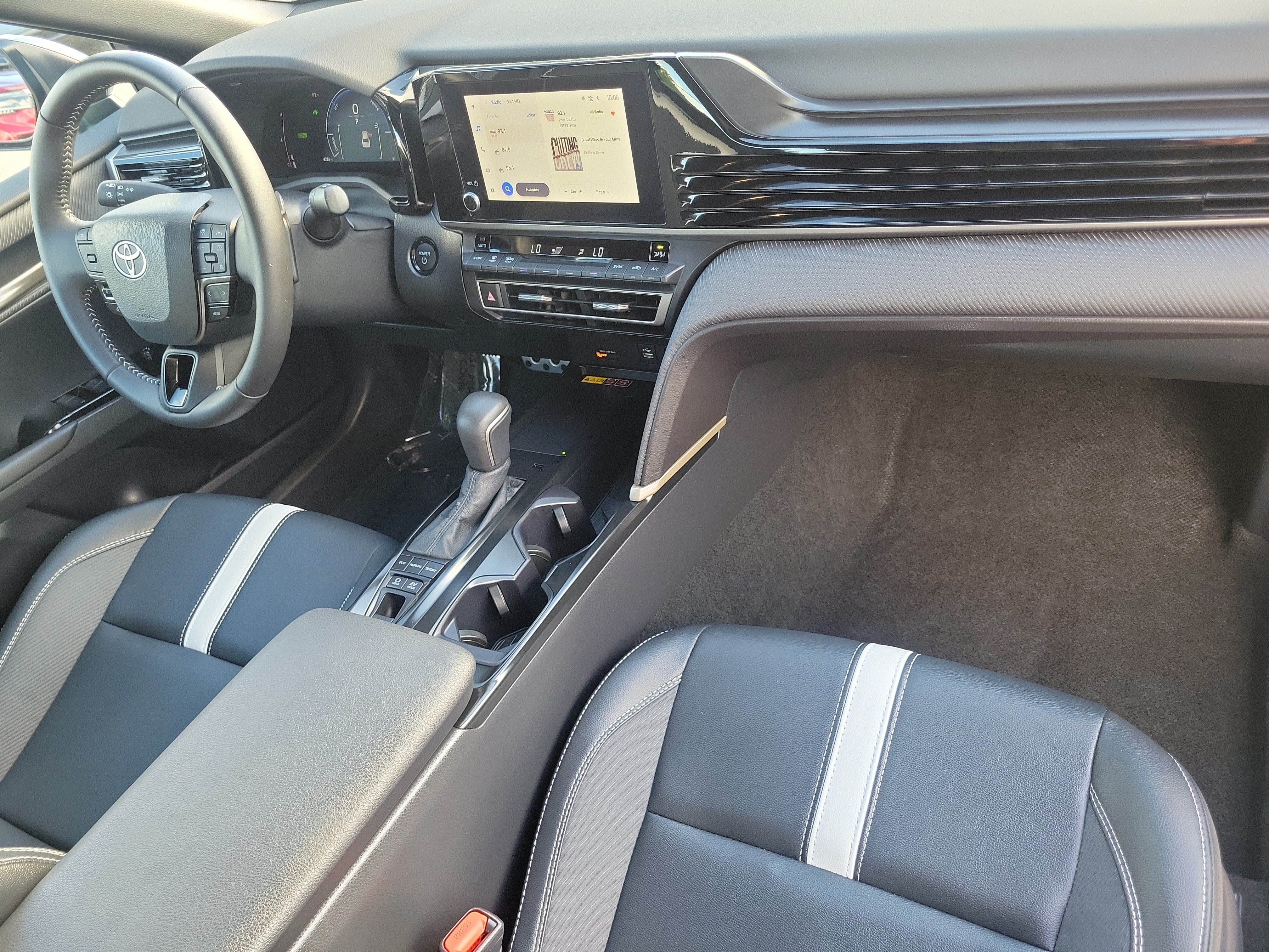 Used 2026 Toyota Camry SE FWD image 17