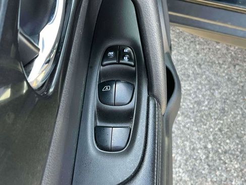 Used 2020 Nissan Rogue SV FWD image 14