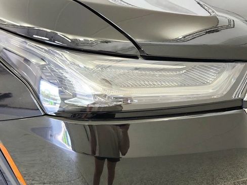 Used 2023 Chevrolet Traverse LT w/ LPO, Floor Liner Package AWD/4WD image 32