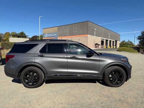 Used 2023 Ford Explorer ST-Line w/ Class IV Trailer Tow Package RWD image 5