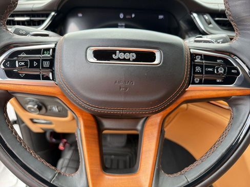 Used 2025 Jeep Grand Cherokee Summit AWD/4WD image 18