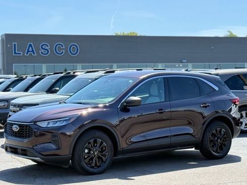 Used 2023 Ford Escape Active AWD/4WD image 1