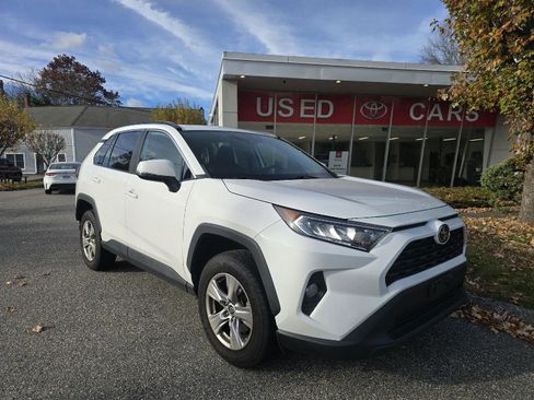 Used 2020 Toyota RAV4 XLE image 1