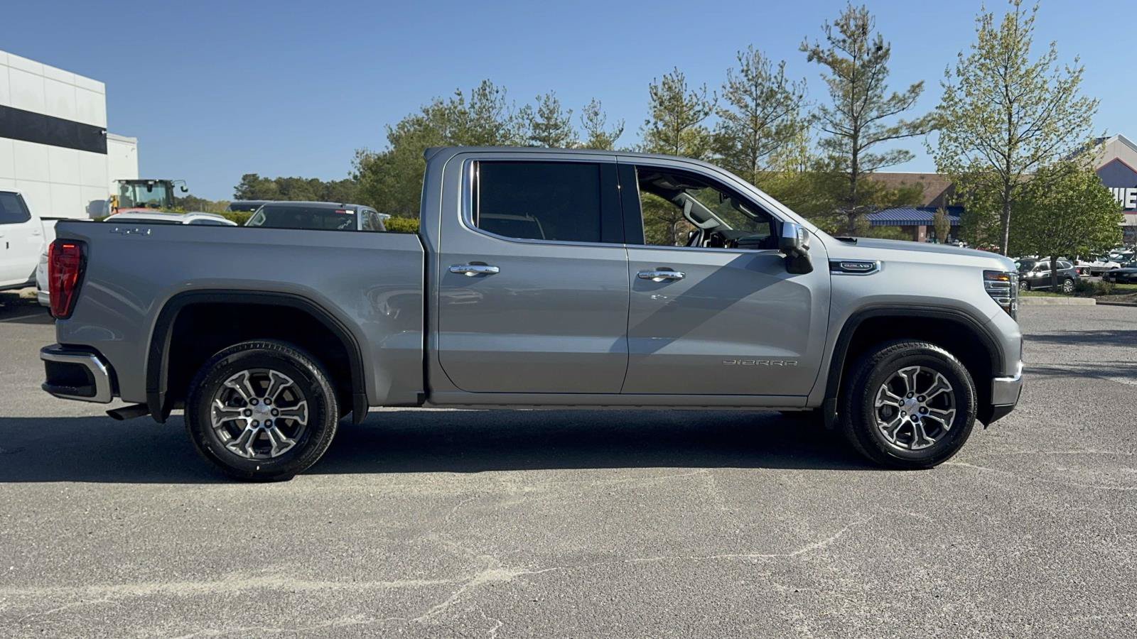 Certified 2025 GMC Sierra 1500 SLT AWD/4WD image 3