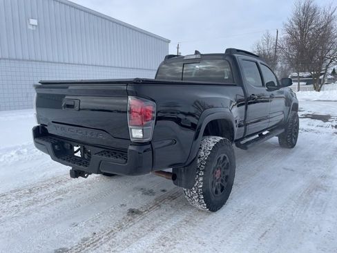 Used 2020 Toyota Tacoma TRD Sport image 9