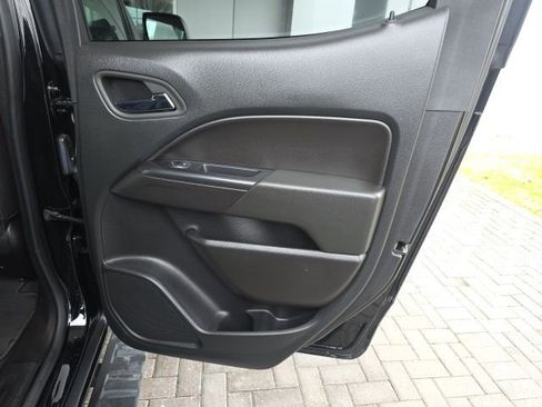 Used 2022 Chevrolet Colorado LT w/ LT Convenience Package image 12