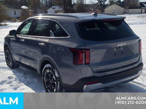 Used 2024 Kia Sorento S image 23