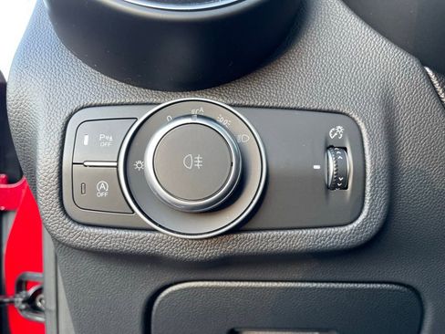 Used 2024 Alfa Romeo Stelvio Veloce image 14