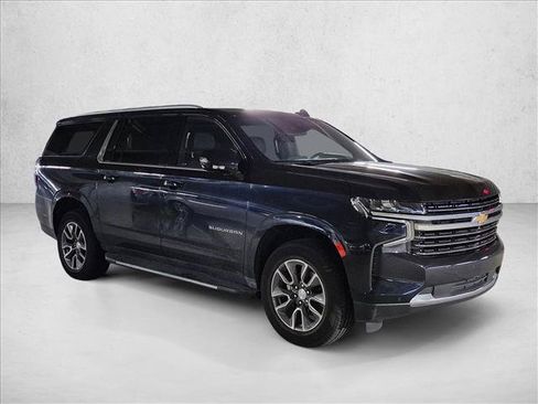 Used 2023 Chevrolet Suburban LT w/ LT Signature Plus Package RWD image 3