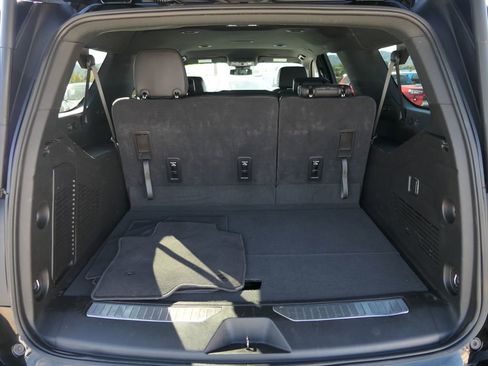 Used 2025 Chevrolet Suburban Z71 AWD/4WD image 21