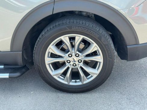 Used 2020 Ford Explorer XLT w/ Equipment Group 202A AWD/4WD image 7