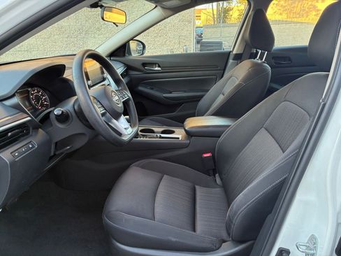 Used 2025 Nissan Altima 2.5 SV FWD image 28
