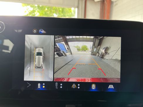 New 2026 Chevrolet Equinox LT w/ Convenience Package II FWD image 24