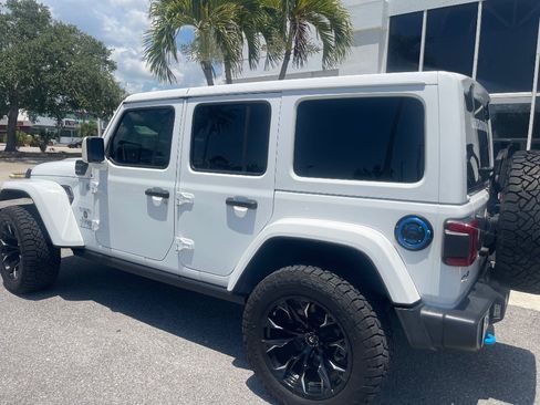 Used 2023 Jeep Wrangler Unlimited Sahara AWD/4WD image 36