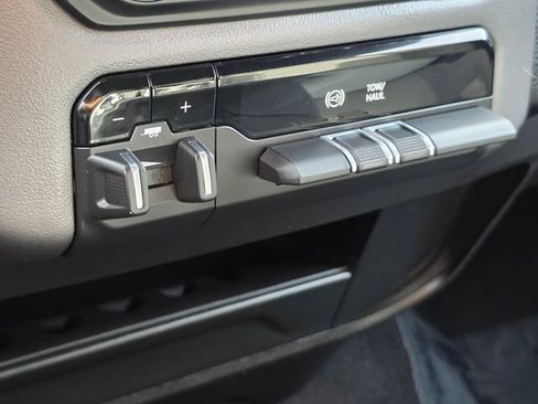 Used 2024 RAM 2500 Big Horn image 28