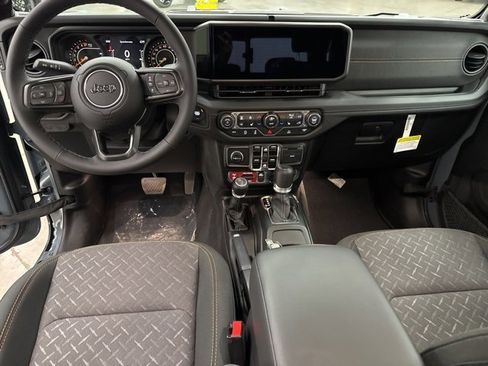 New 2025 Jeep Gladiator Mojave w/ Convenience Group image 9