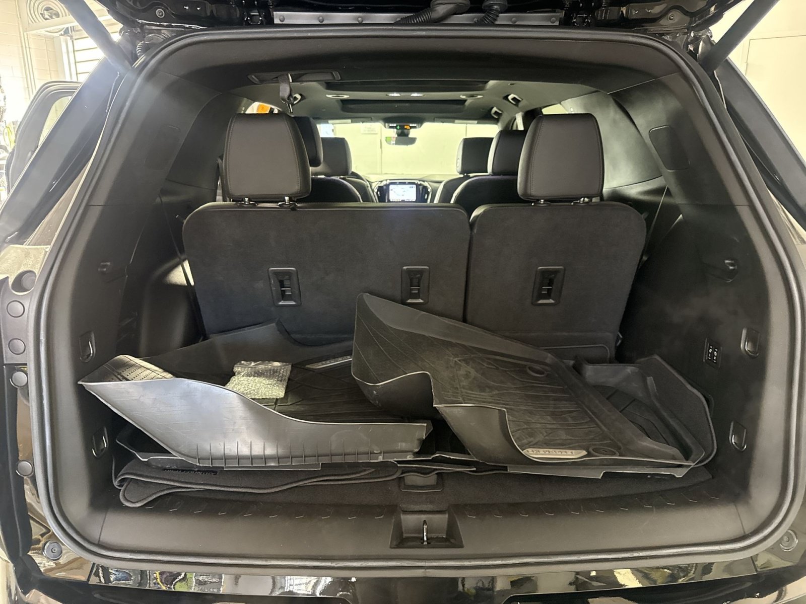 Used 2023 Chevrolet Traverse High Country AWD/4WD image 28