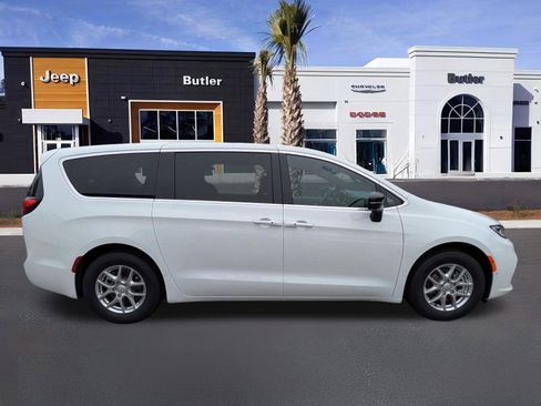 New 2026 Chrysler Pacifica Select image 7