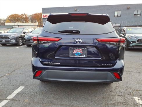 Certified 2023 Toyota Highlander XLE image 5