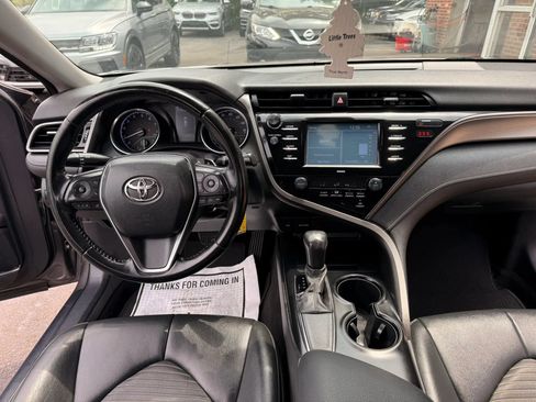 Used 2020 Toyota Camry SE FWD image 14