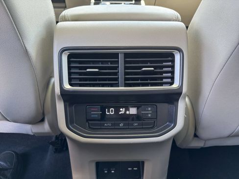 Used 2026 Volkswagen Atlas SE FWD image 24