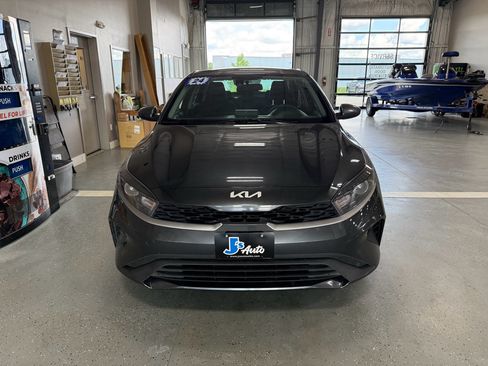 Used 2024 Kia Forte LXS FWD image 3