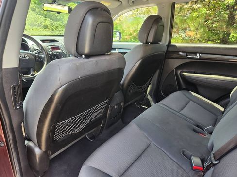 Used 2013 Kia Sorento LX FWD image 13