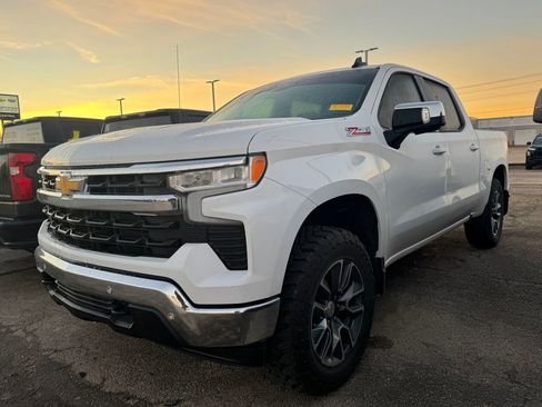 Used 2025 Chevrolet Silverado 1500 LT image 1
