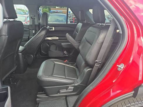 Used 2023 Ford Explorer XLT w/ Equipment Group 202A AWD/4WD image 4