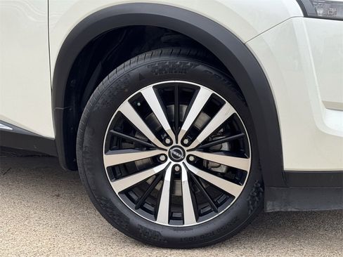 Used 2023 Nissan Pathfinder Platinum image 32