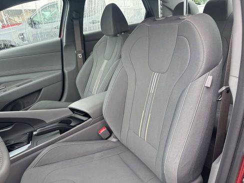 Used 2025 Hyundai Elantra Sport image 7