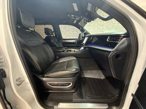 Used 2022 Jeep Grand Wagoneer Series III AWD/4WD image 11