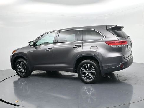 Used 2018 Toyota Highlander LE image 5