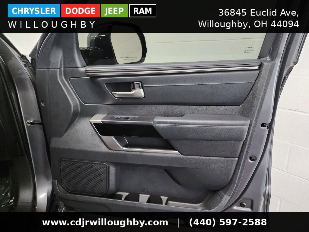 Used 2025 Toyota Tundra Limited AWD/4WD image 39
