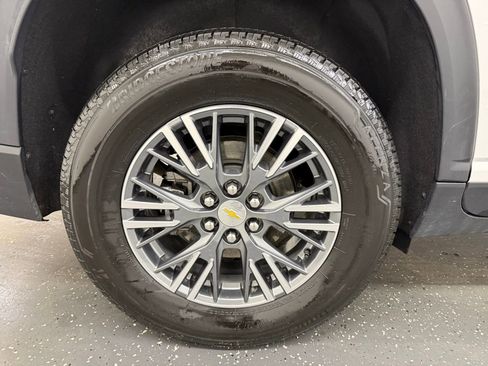 Used 2025 Chevrolet Traverse LT w/ Driver Confidence Package image 20