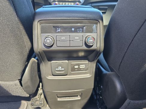 Used 2023 GMC Acadia SLE w/ Driver Convenience Package image 17