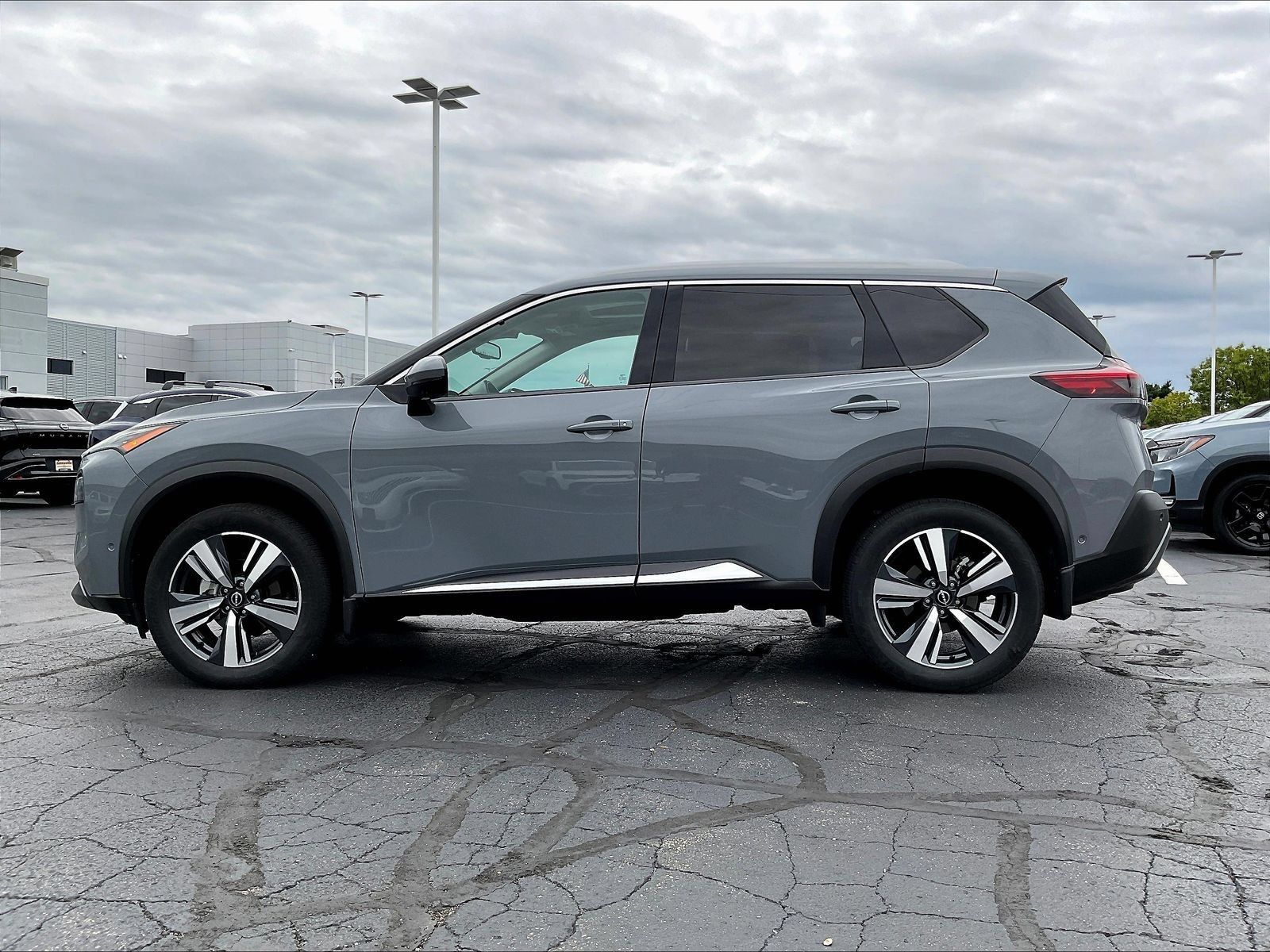 Certified 2023 Nissan Rogue SL w/ SL Premium Package AWD/4WD image 5