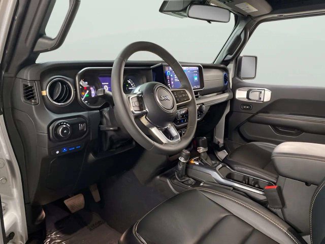 Used 2024 Jeep Wrangler Unlimited Sahara w/ Safety Group AWD/4WD image 17