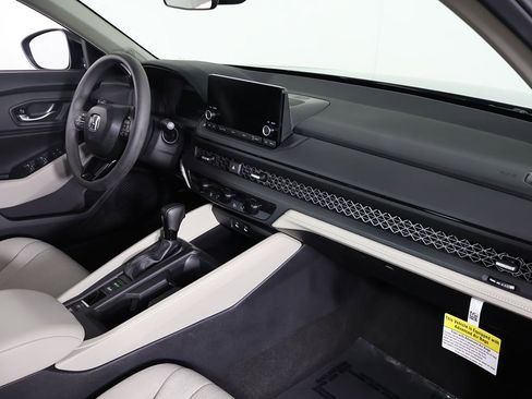 Certified 2025 Honda Accord SE image 28