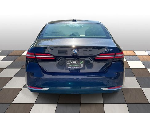Used 2024 BMW 530i w/ Premium Package RWD image 5