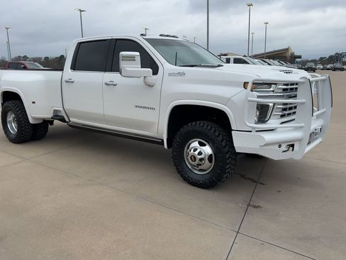 Used 2023 Chevrolet Silverado 3500 High Country image 3