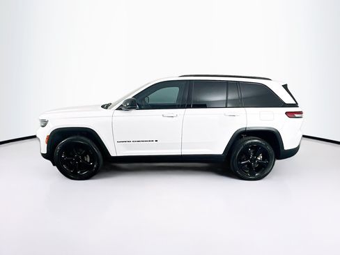Used 2023 Jeep Grand Cherokee Altitude AWD/4WD image 4