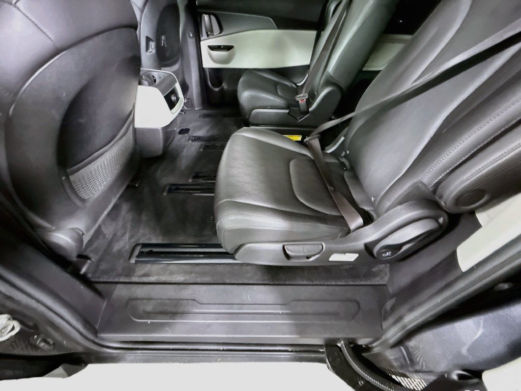 Used 2022 Kia Carnival LX FWD image 27