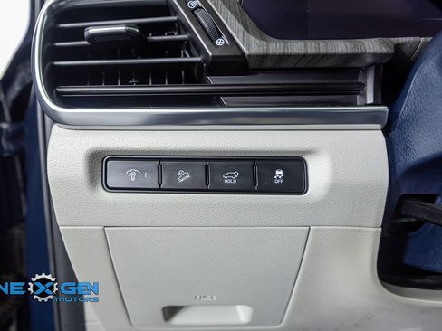 Used 2025 Kia Telluride SX w/ SX Captain's Chair Package AWD/4WD image 14