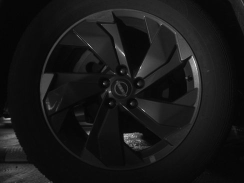 Used 2025 Nissan Rogue SV FWD image 15
